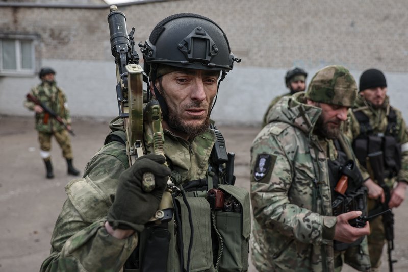 Военнослужащие СОБРа "Ахмат" во время отработки штурма