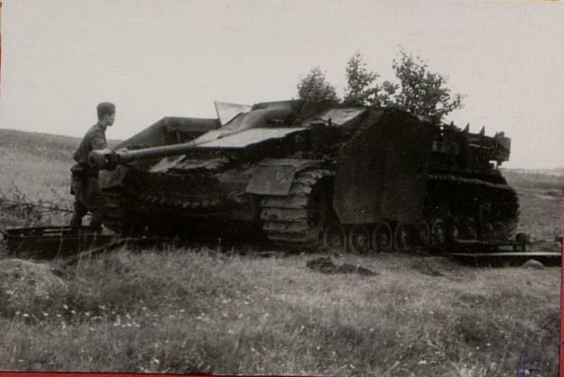 Image: Enemy self-propelled gun destroyed by Senior Sergeant Berezhny