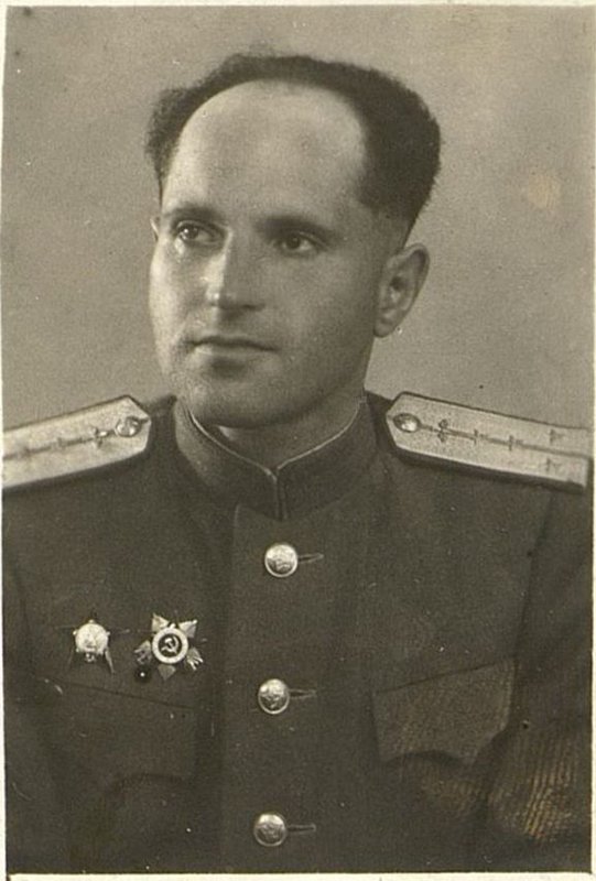 Фотография: Начальник базы Инженер-Капитан Литвин. Я.И.