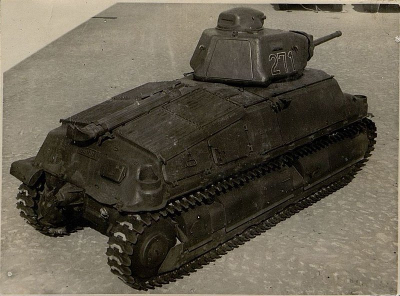 Image: Medium tank "COMYA-35S" (French)