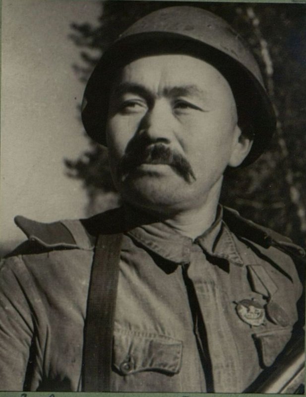 Image: Hero submachine gunner Dairov Urazbek