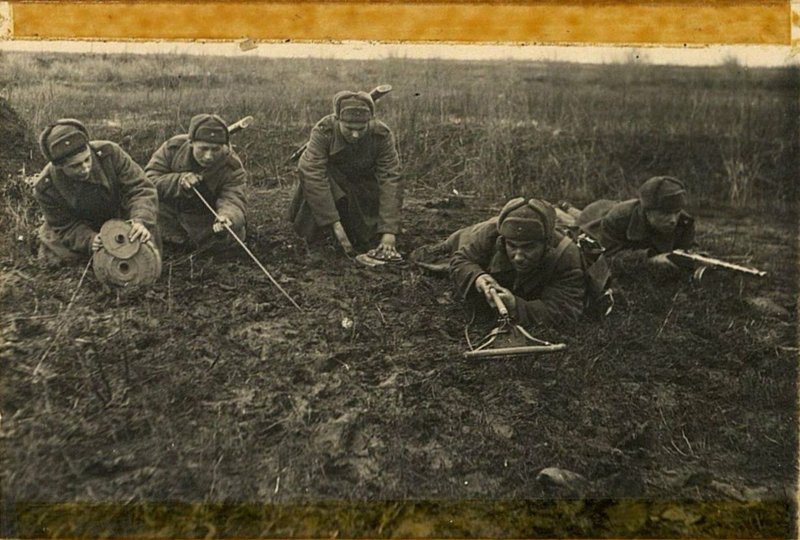 Image: Brave sappers pave the way for the advancing units