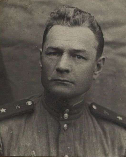 Фотография: Начальник политотдела майор Каснер