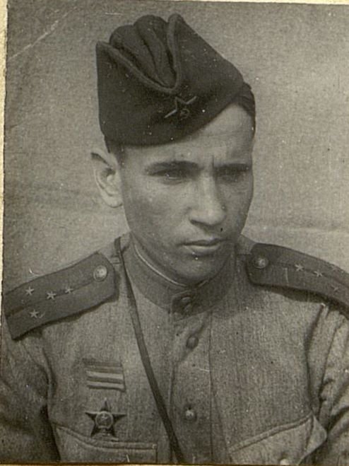Фотография: Гвардии капитан Терещенко Николай Иванович. Командир 2 стрелковой роты