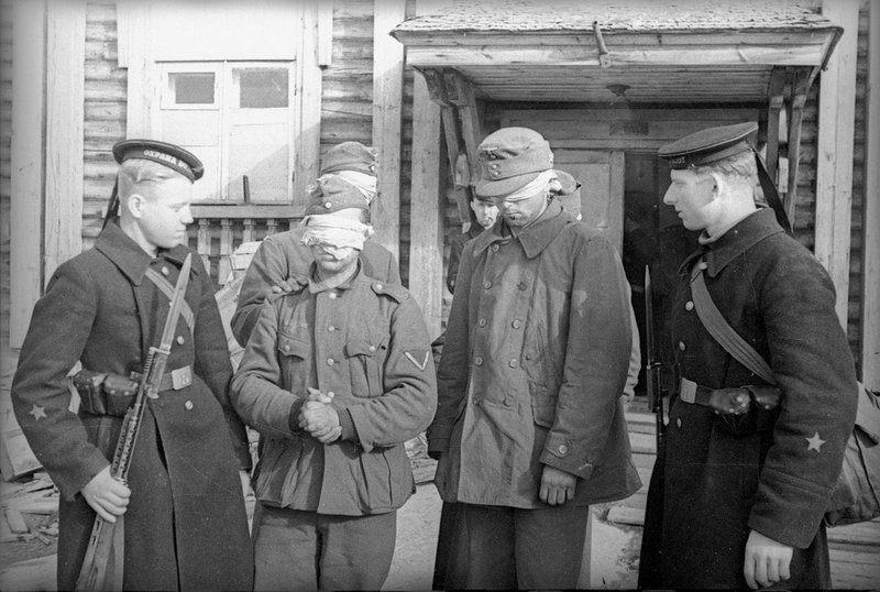 Пленные горные стрелки и краснофлотцы. Заполярье