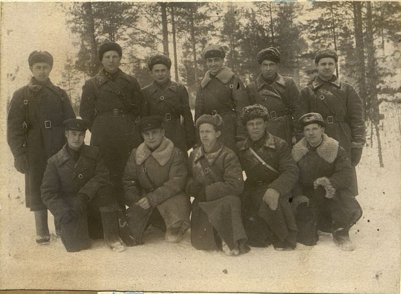 Image: A group of commanders before reconnaissance for reconnaissance actions