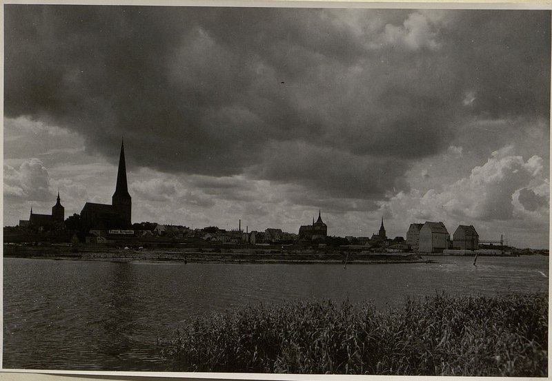 Фотография: г. Росток. Вид с реки Варнов