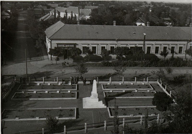 Image: Town of Divovan. General view of a military cemetery