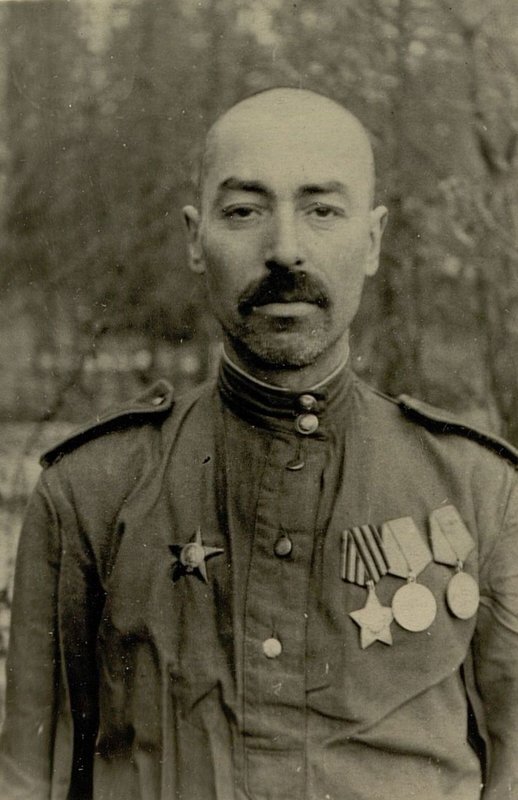 Фотография: Старый солдат Кавалер Георгиевского Креста Адаменко Г.К. вынес с поля боя 43 раненых бойца и офицера с личным оружием