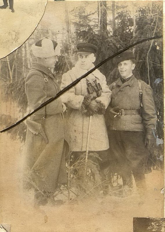Image: "On the battlefield" regiment commander Lieutenant Colonel Voytulevich with the commander of the 1st battalion captain Avramenko