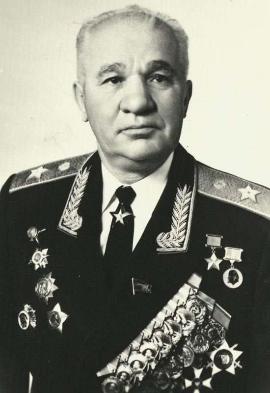 Герой Советского Союза генерал армии Лащенко Петр Николаевич (в парадном мундире), участник Великой Отечественной войны