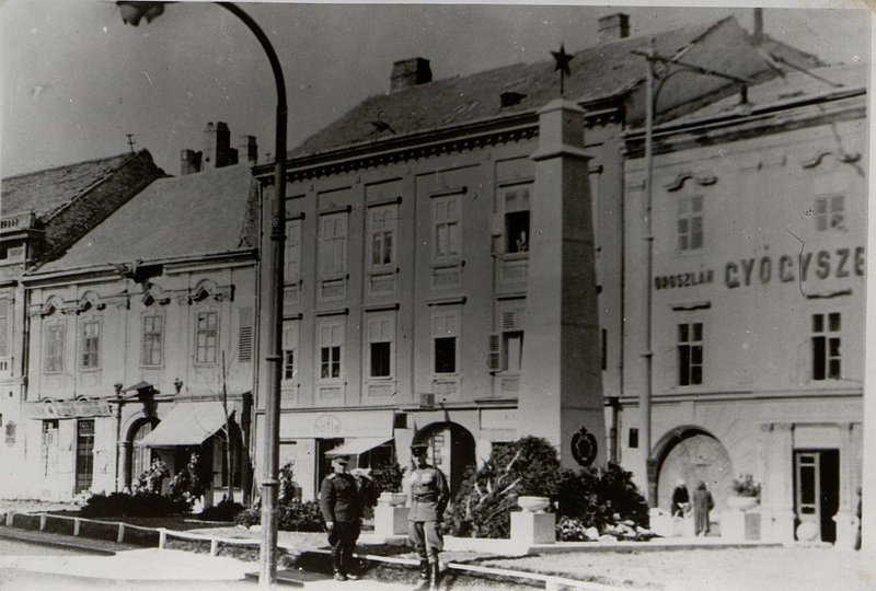 Фотография: Памятник-монумент на воинском кладбище № 4