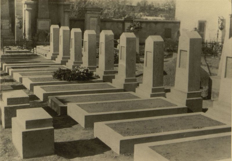 Image: Geinburg. General view of a military cemetery