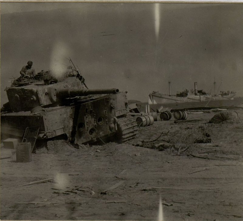 Фотография: Потопленные нашей авиацией и захваченные у противника. Пароходы в районе порта Пиллау