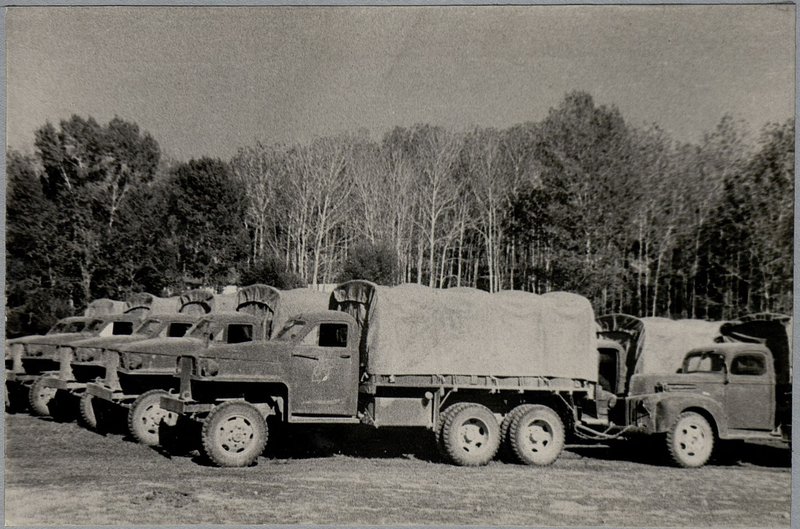 Фотография: Альбом "История 28 автомобильного полка, 1943-1944 гг."