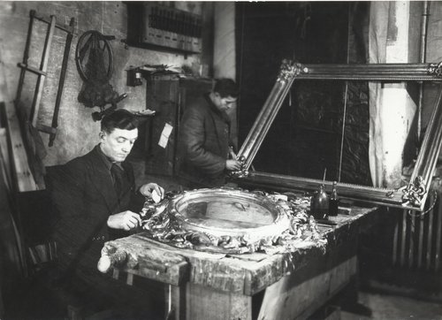 «Государственная Третьяковская галерея в эвакуации. В отделе реставрации.»