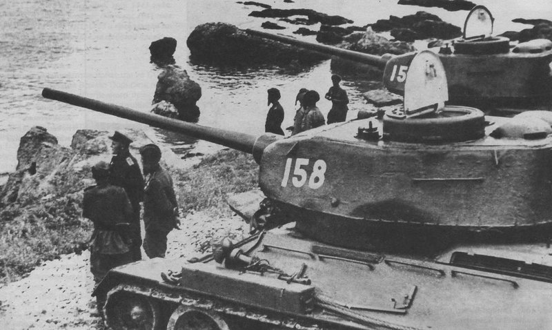 Танки Т-34-85 6-й гвардейской танковой армии в Порт-Артуре