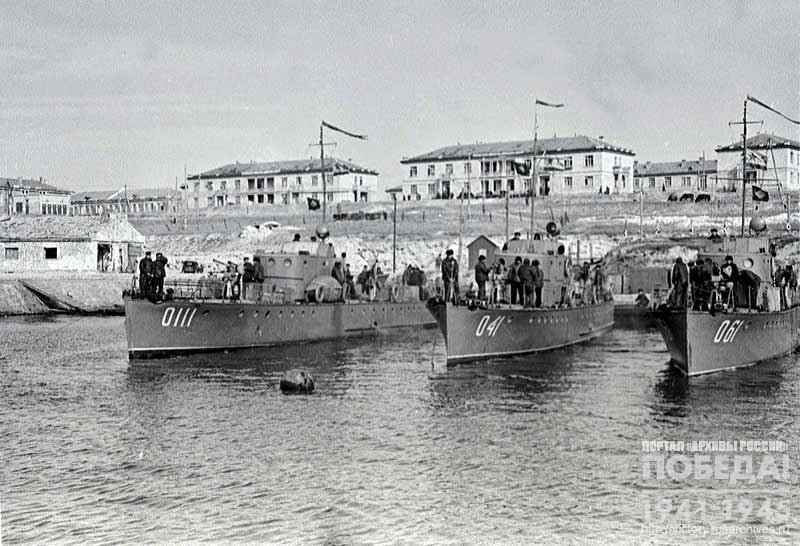 Soviet submarine hunter boats before leaving for combat mission