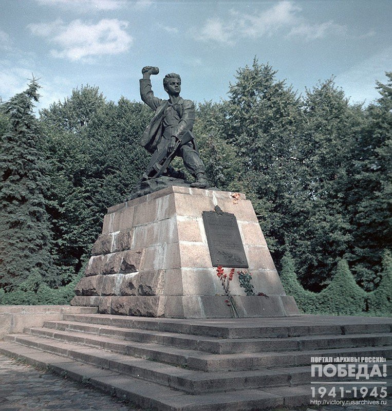 Памятник Марату Казею