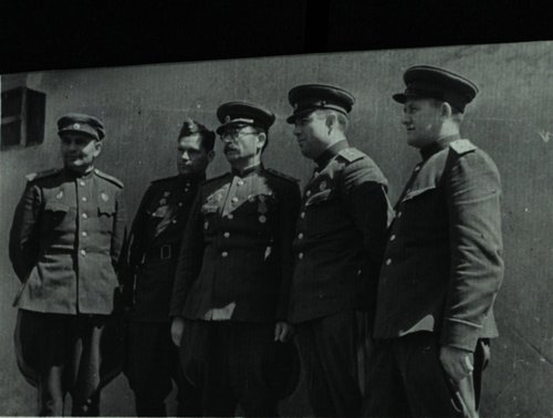 Генерал-лейтенант П.А. Ротмистров, командующий 5-й гвардейской танковой армии (в центре), генерал-майор В.Н. Баскаков (2-й справа), начальник штаба армии