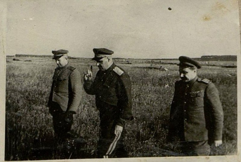 Фотография: Член Военного Совета генерал Чекаловский на учениях
