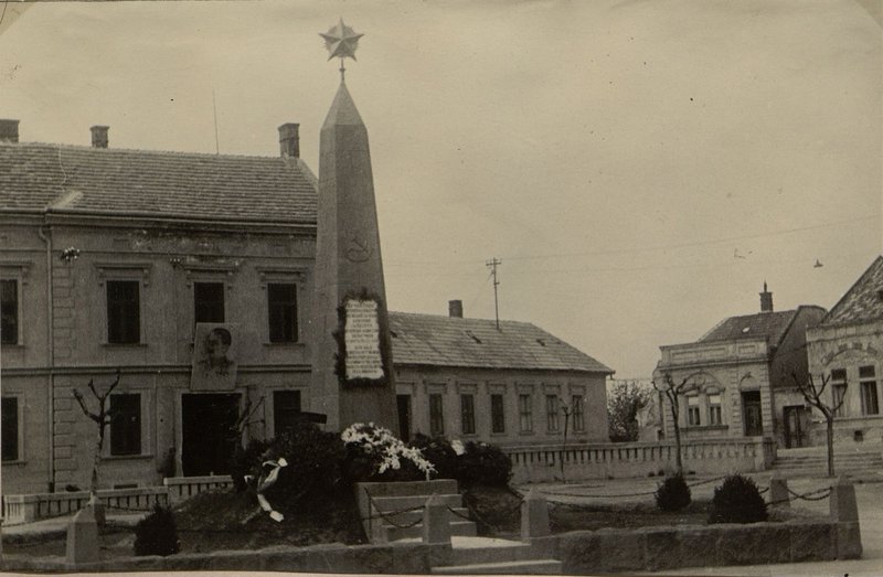 Фотография: г. Веспрем. Памятник-монумент "ПОБЕДА"