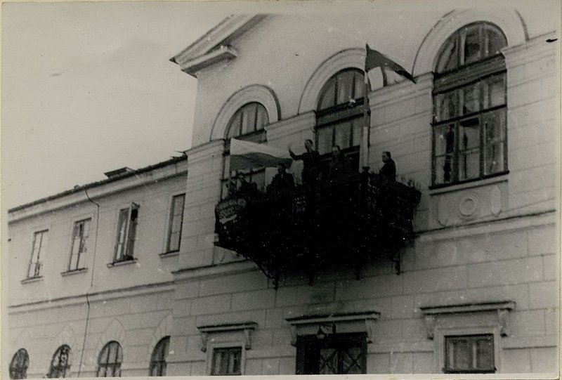 Image: Rally in the liberated city of Suwalki. Speaker is the representative of the Provisional Government of the Polish Republic Jan Chekhovsky