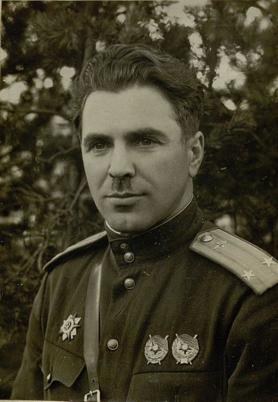 Фотография: Подполковник Сонин Василий Николаевич. Командир 661 авиационного полка ночных бомбардировщиков