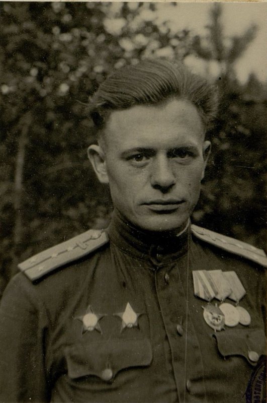 Фотография: Командир 2 танкового батальона Капитан Рощупкин Николай Денисович
