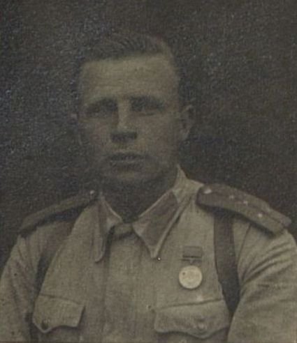Image: 1st company commander Senior Lieutenant Dmitriev