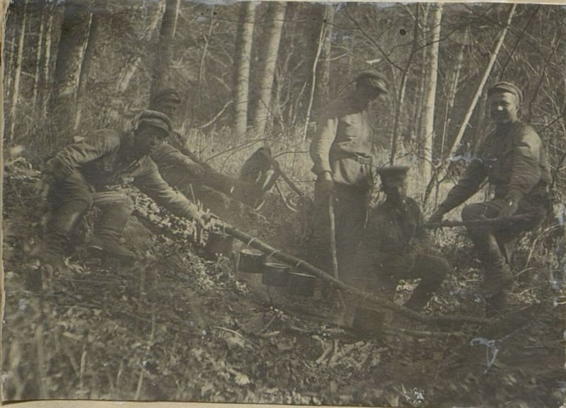 Фотография: Большой привал на скатах Сихота-Алинь 10 октября 1935 г.