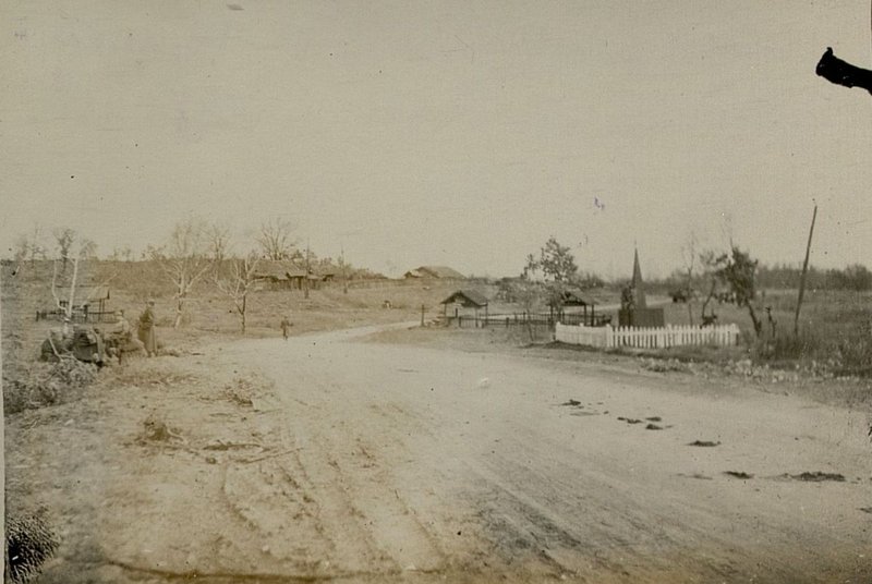 Image: Mass grave with a monument, Shatoumyao village