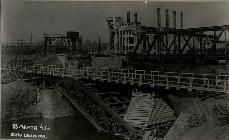 Фотография: Общий вид восстановленного моста через реку Новая Варта