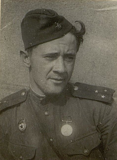 Фотография: Гвардии старший лейтенант Воробьев Михаил Иванович. Командир 1 стрельковой роты