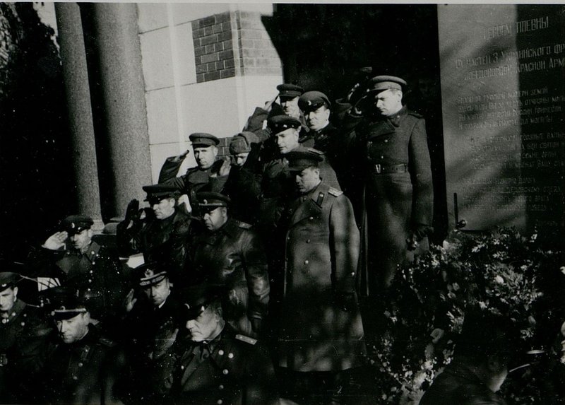 Фотография: Установление мемориальной доски у храма-мавзолея в г. Плевен