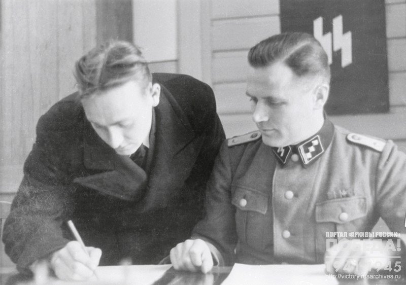 Эстонский доброволец подписывает обязательство