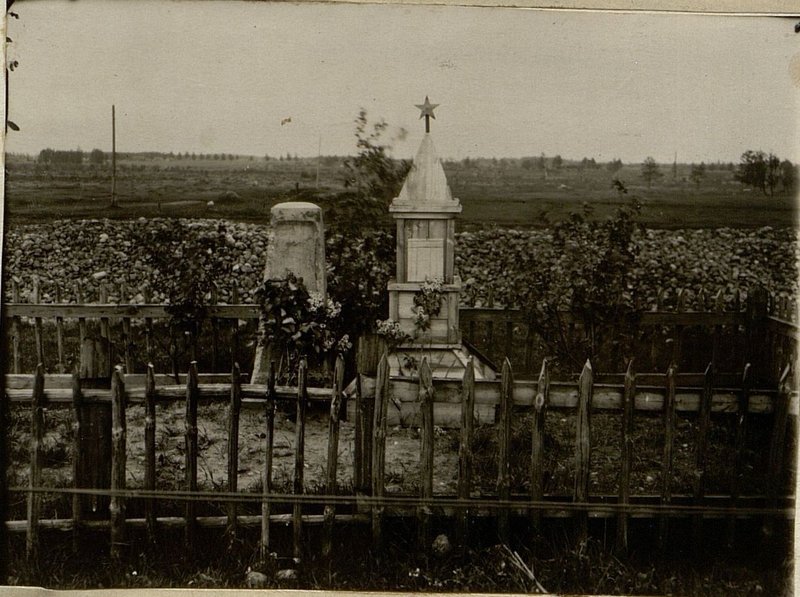 Image: Military burial, Krivichsky district, railway station Knyaginin