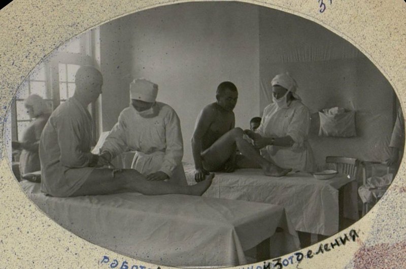 Image: Working in the dressing room of the 3rd department