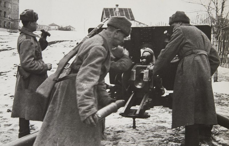 2nd Belorussian Front. Artillerymen engage in fighting