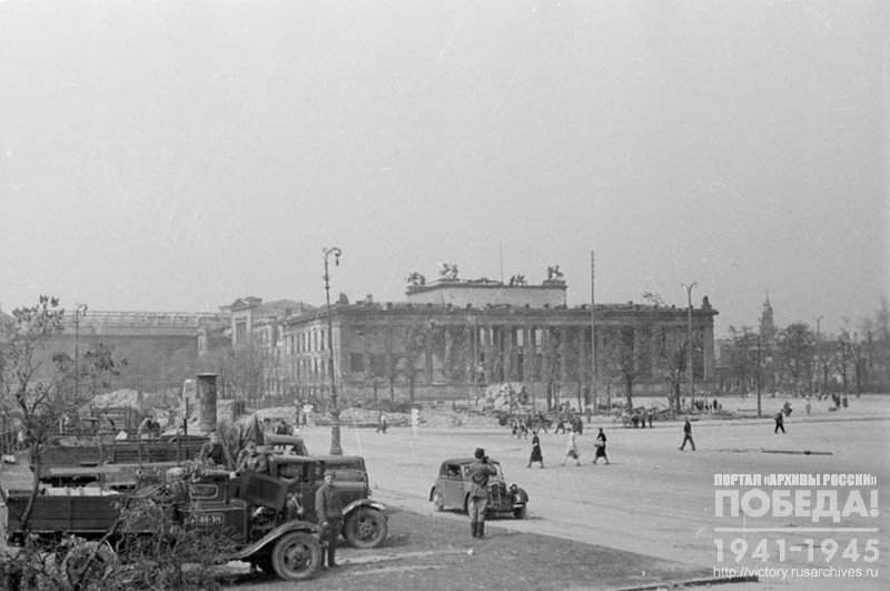 Собор кайзера Вильгельма II в мае 1945 г. (ныне – Берлинский собор). Панорама (1)