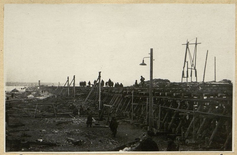 Image: Various finishing touches on the bridge and removal of the scaffold