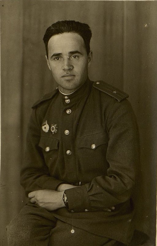 Фотография: Заместитель командира полка по политчасти гвардии майор Фидеряев