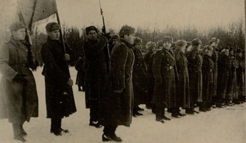 Фотография: Вручение знамени полку