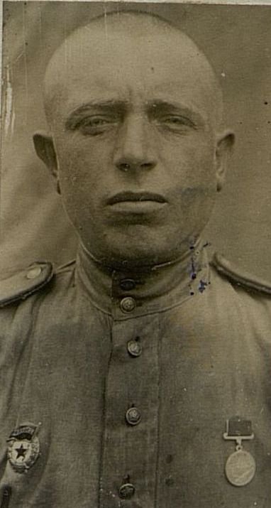 Image: Guards Red Army soldier. Votes (injured)
