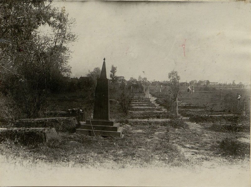 Фотография: Воинское кладбище 47 могил офицерского, сержантского и рядового состава расположена на Юго-Западной окраине городского кладбища по ул. имени 14-ти партизан г. Слуцка