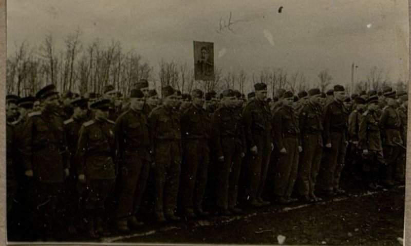Фотография: Проведение митинга в полку