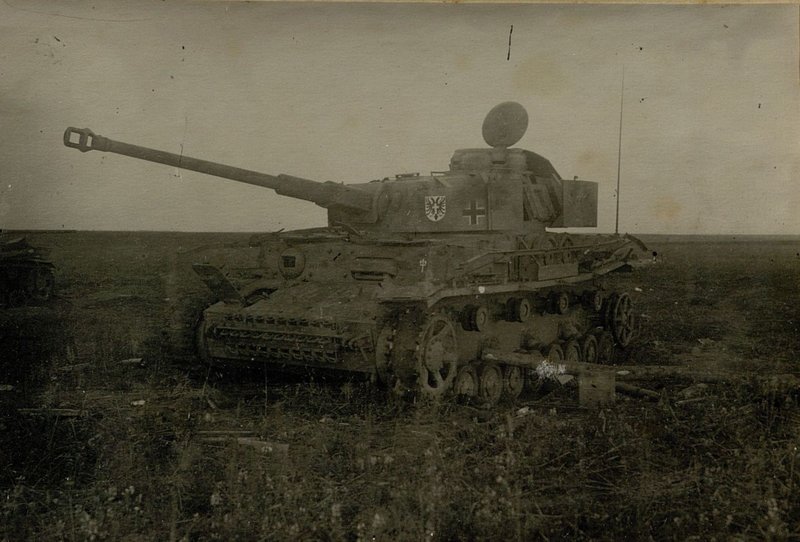 Image: German heavy tank "Tiger", knocked out on 7.7.43 near Mayskaya Zorka by 7th battery of 124th light artillery regiment of 12th artillery division of strategic reserve. A direct hit of a 76 mm projectile killed a caterpillar belt