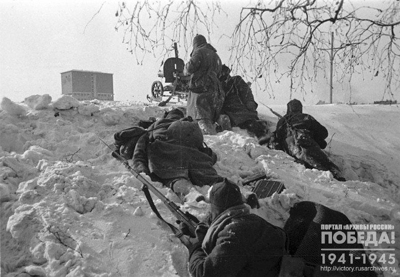 Red Army soldiers in fighting positions in the area of battles with the Finns