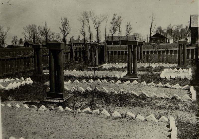 Фотография: Воинское кладбище воинов Советской Армии, погибшие в боях за освобождение города в ноябре 1943 г., г. Ветка, по улице Октябрьской