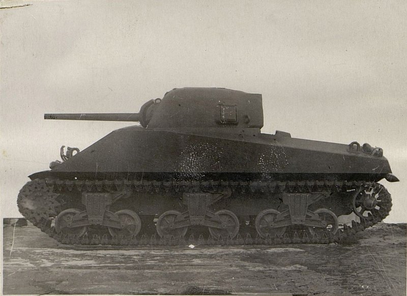 Фотография: Средний танк М4-А4 (американский)